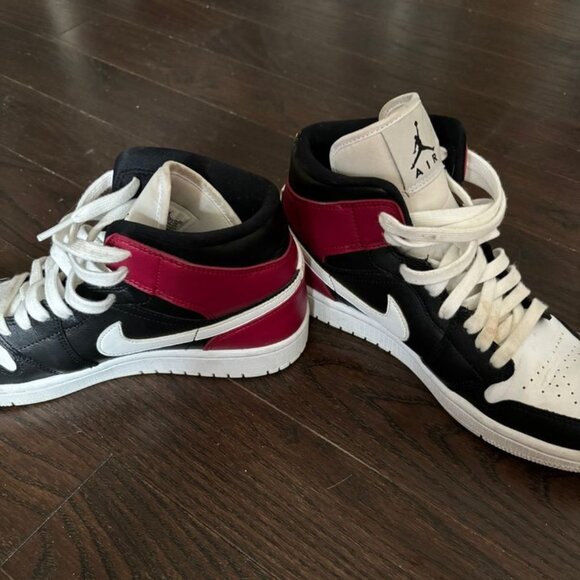 Nike Air Jordan 1 Mid "Noble Red' - Picture 3 of 3